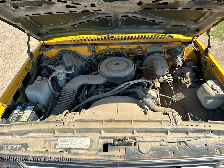 image for item NP9762 1987 Chevrolet Suburban  SUV