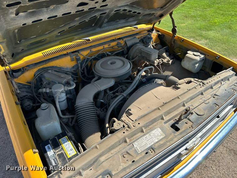 image for item NP9762 1987 Chevrolet Suburban  SUV