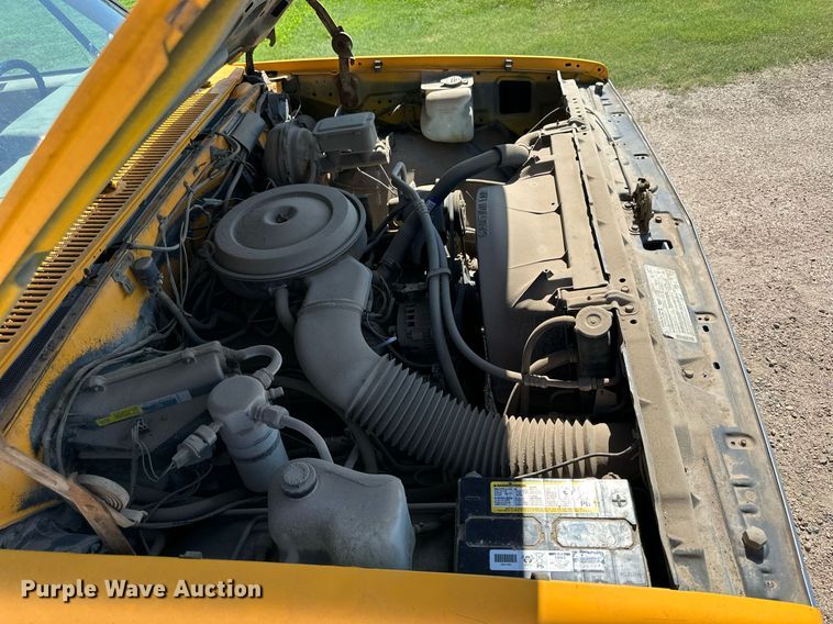 image for item NP9762 1987 Chevrolet Suburban  SUV