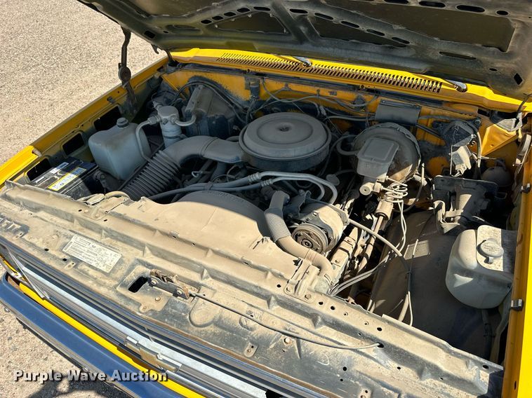 image for item NP9762 1987 Chevrolet Suburban  SUV