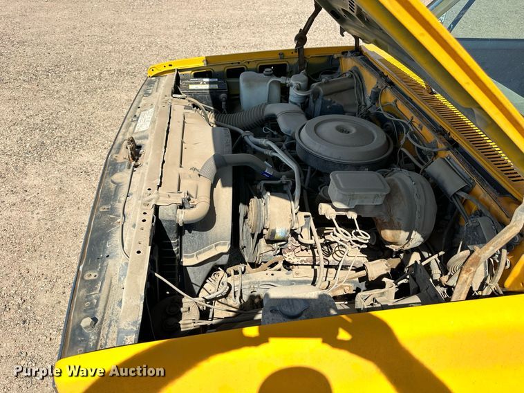 image for item NP9762 1987 Chevrolet Suburban  SUV