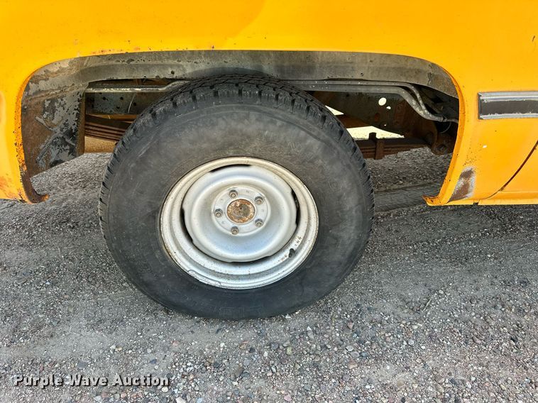 image for item NP9762 1987 Chevrolet Suburban  SUV