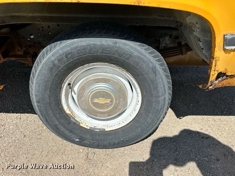 image for item NP9762 1987 Chevrolet Suburban  SUV