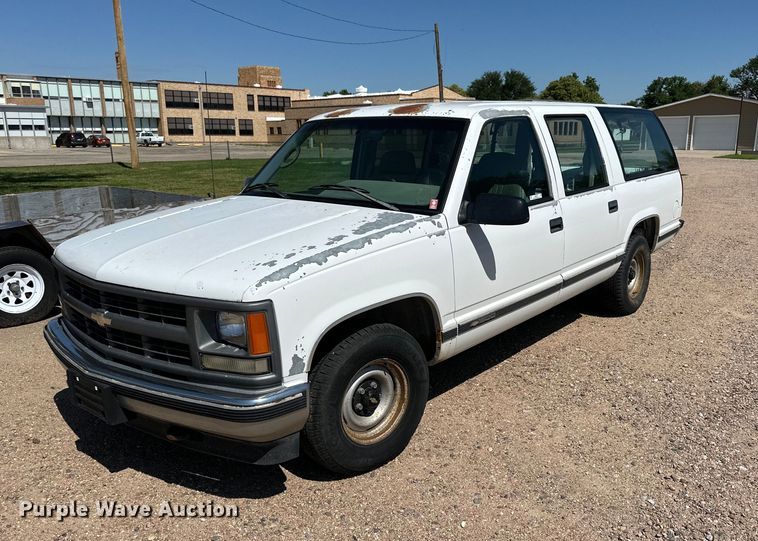 image for item NP9763 1996 Chevrolet Suburban  SUV