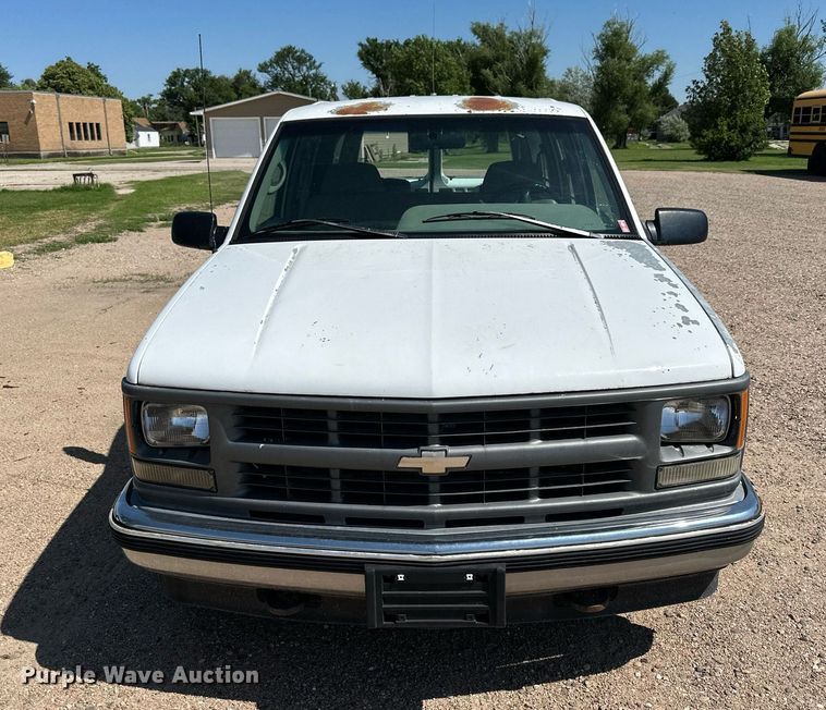 image for item NP9763 1996 Chevrolet Suburban  SUV