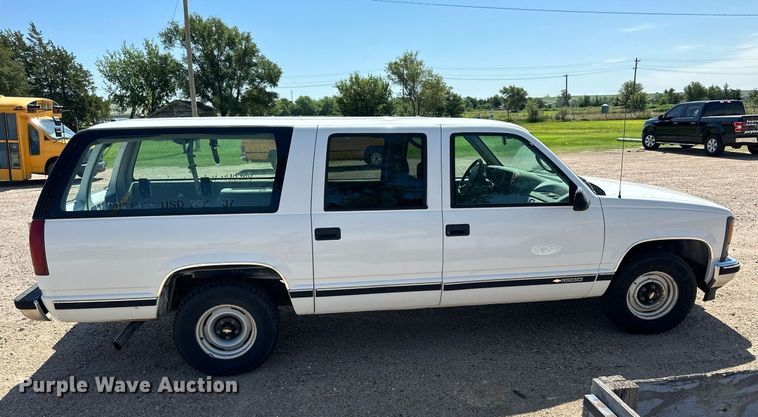 image for item NP9763 1996 Chevrolet Suburban  SUV