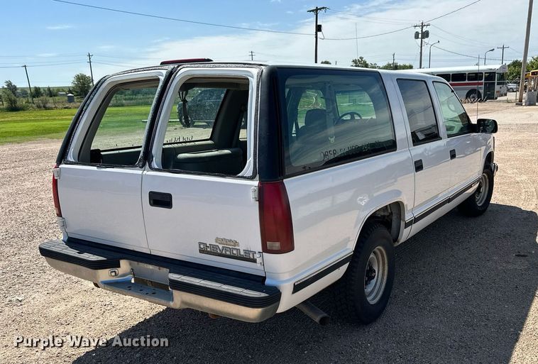 image for item NP9763 1996 Chevrolet Suburban  SUV