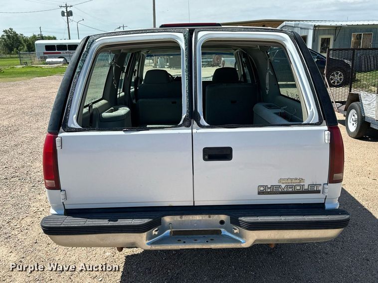image for item NP9763 1996 Chevrolet Suburban  SUV