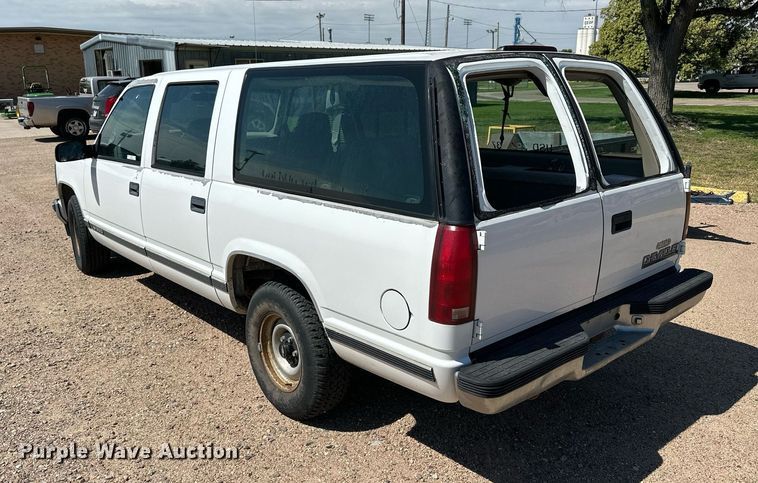 image for item NP9763 1996 Chevrolet Suburban  SUV