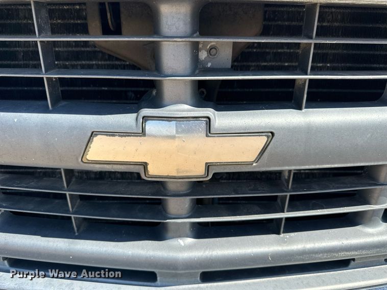 image for item NP9763 1996 Chevrolet Suburban  SUV