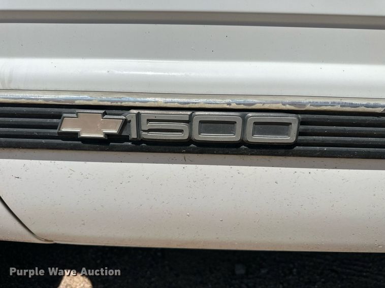 image for item NP9763 1996 Chevrolet Suburban  SUV