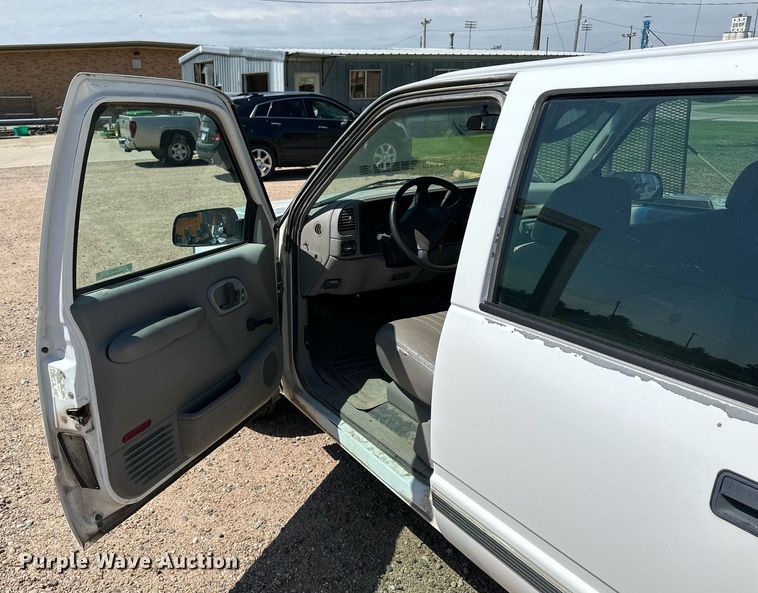 image for item NP9763 1996 Chevrolet Suburban  SUV