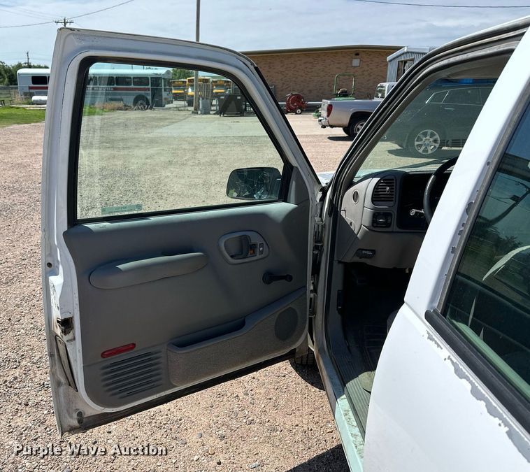 image for item NP9763 1996 Chevrolet Suburban  SUV