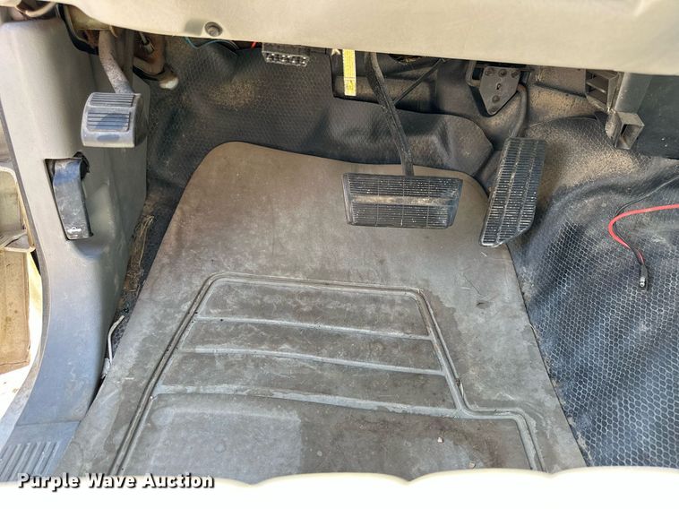 image for item NP9763 1996 Chevrolet Suburban  SUV