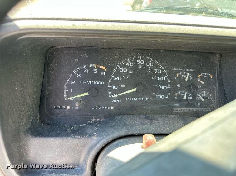 image for item NP9763 1996 Chevrolet Suburban  SUV