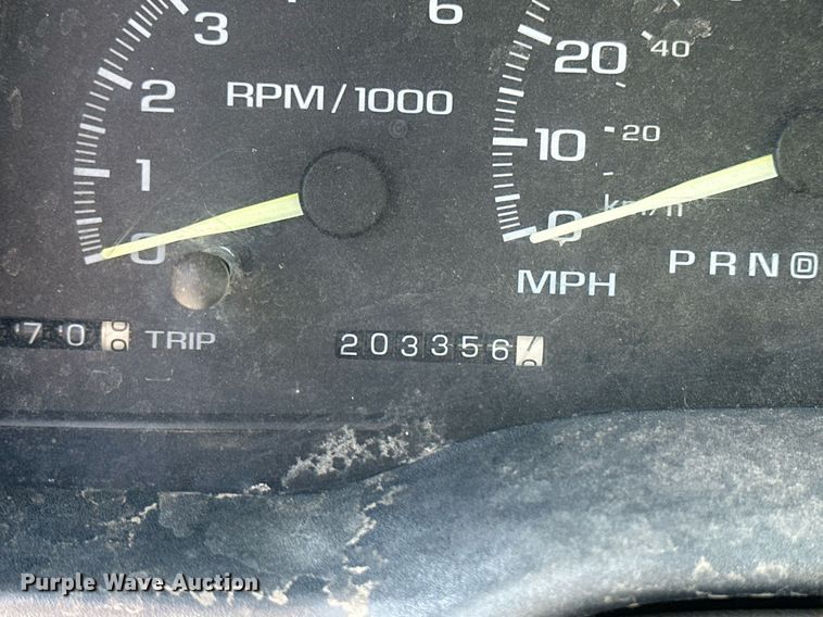 image for item NP9763 1996 Chevrolet Suburban  SUV