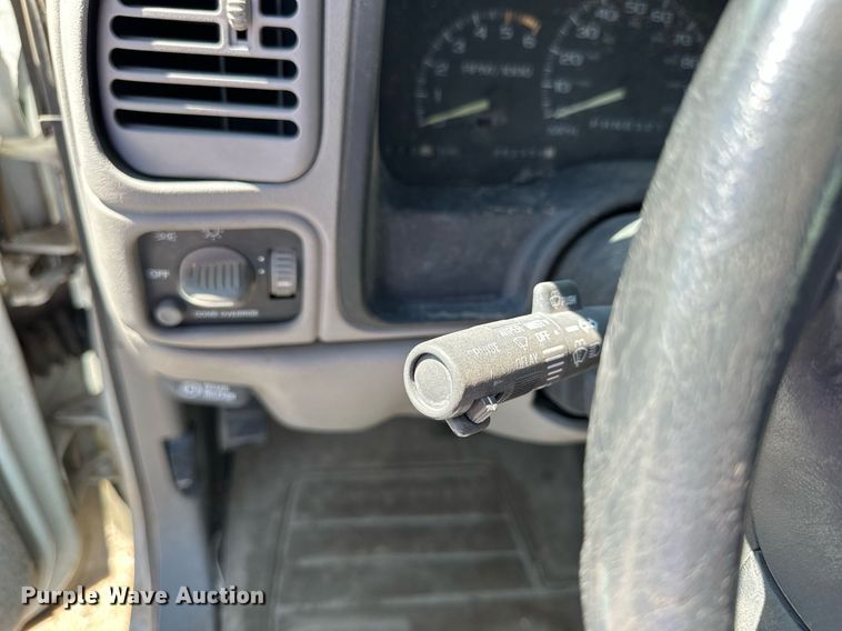 image for item NP9763 1996 Chevrolet Suburban  SUV