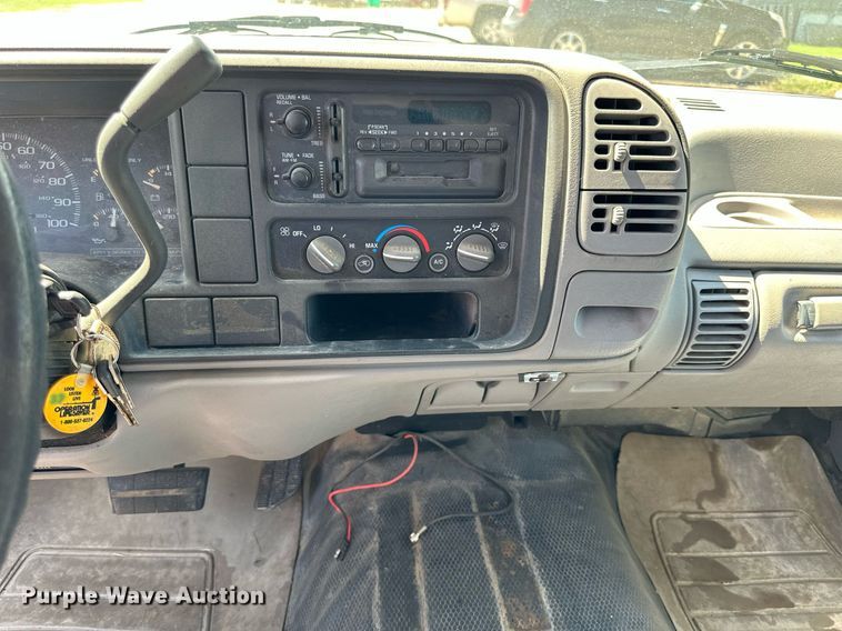 image for item NP9763 1996 Chevrolet Suburban  SUV