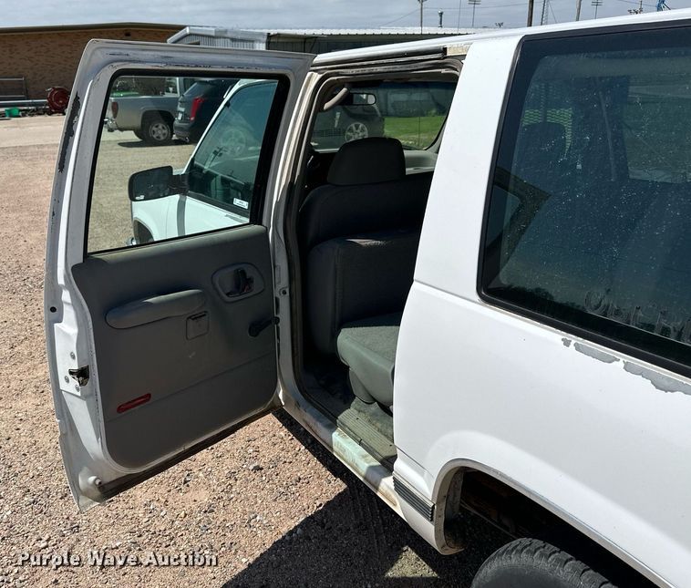 image for item NP9763 1996 Chevrolet Suburban  SUV