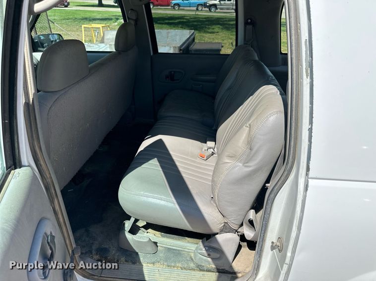 image for item NP9763 1996 Chevrolet Suburban  SUV