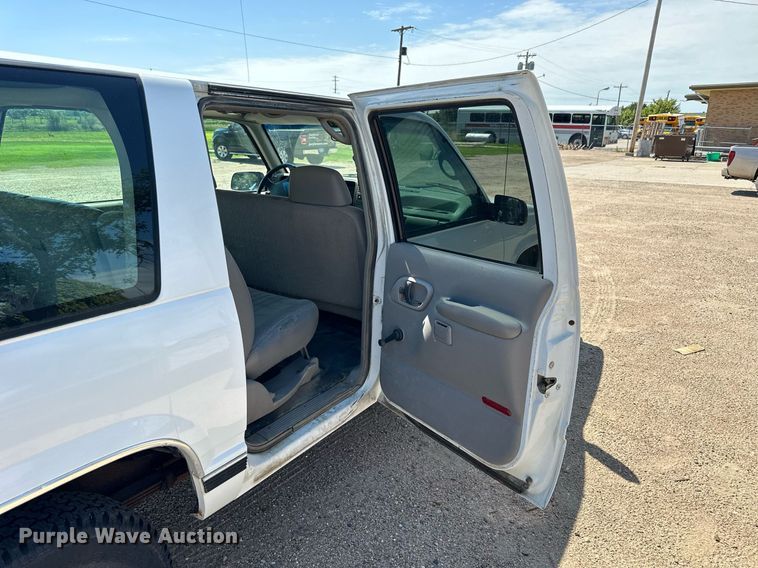 image for item NP9763 1996 Chevrolet Suburban  SUV