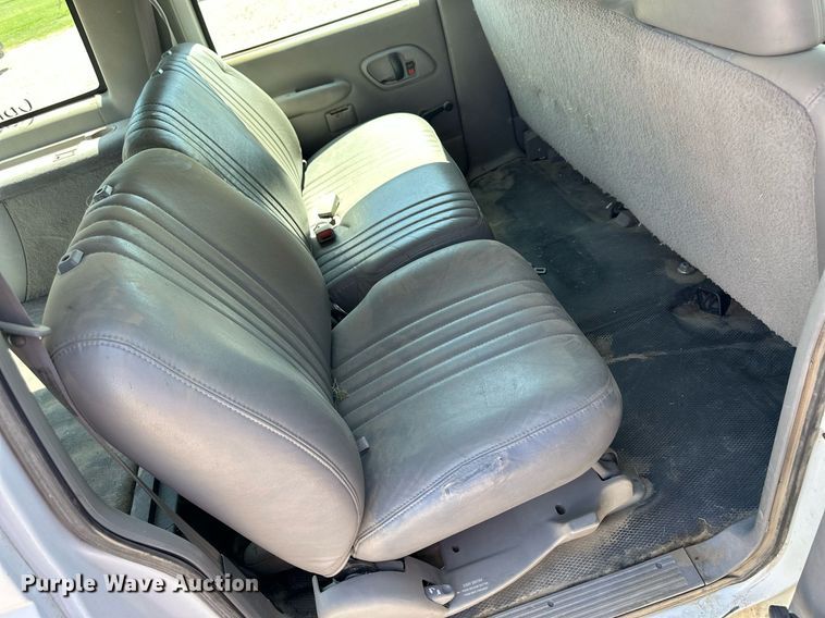 image for item NP9763 1996 Chevrolet Suburban  SUV