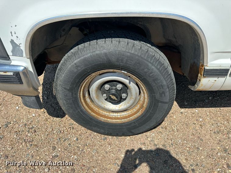 image for item NP9763 1996 Chevrolet Suburban  SUV