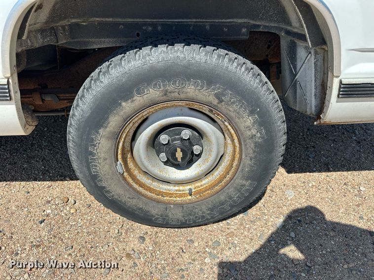 image for item NP9763 1996 Chevrolet Suburban  SUV