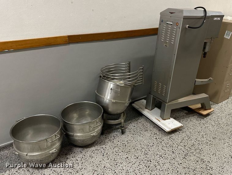 image for item NP9765 Univex SRM604  mixer