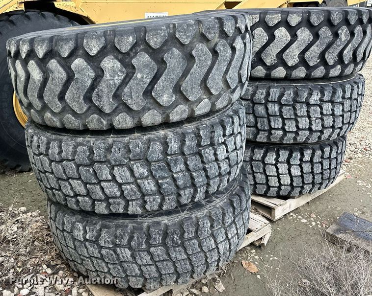 image for item NP9785 (6) 17.5R25 tires and wheels