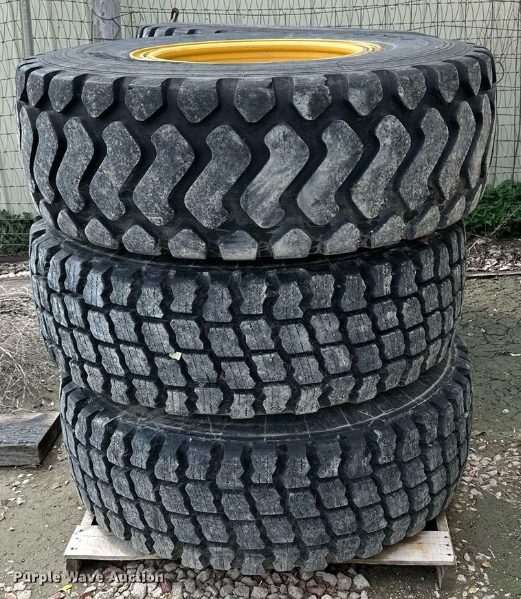 image for item NP9785 (6) 17.5R25 tires and wheels