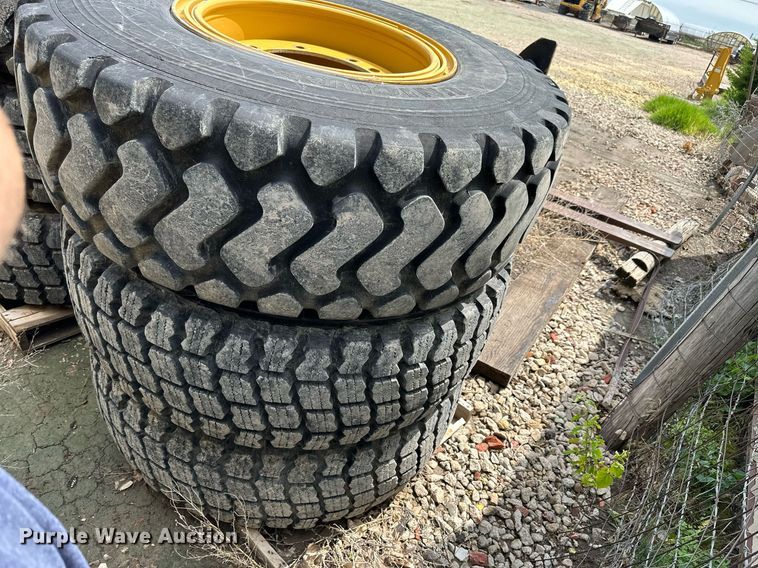 image for item NP9785 (6) 17.5R25 tires and wheels