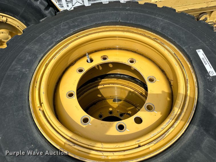 image for item NP9785 (6) 17.5R25 tires and wheels