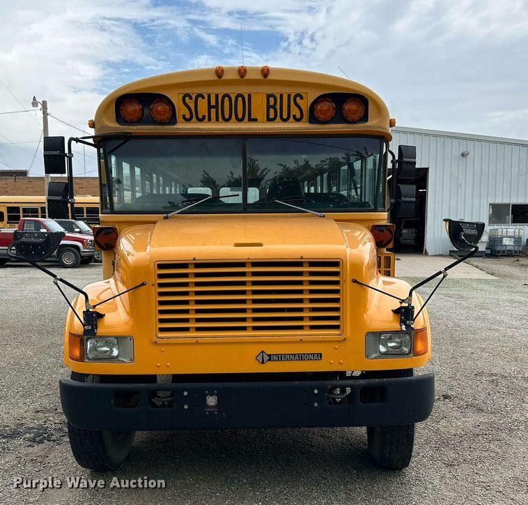 image for item NP9787 1996 International 3800  school bus
