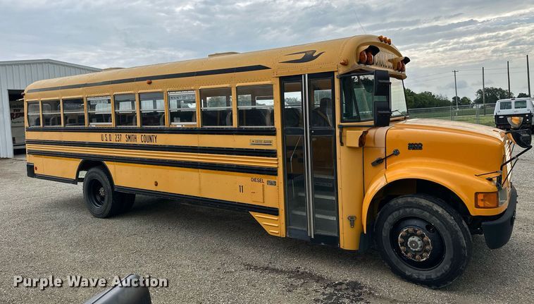 image for item NP9787 1996 International 3800  school bus