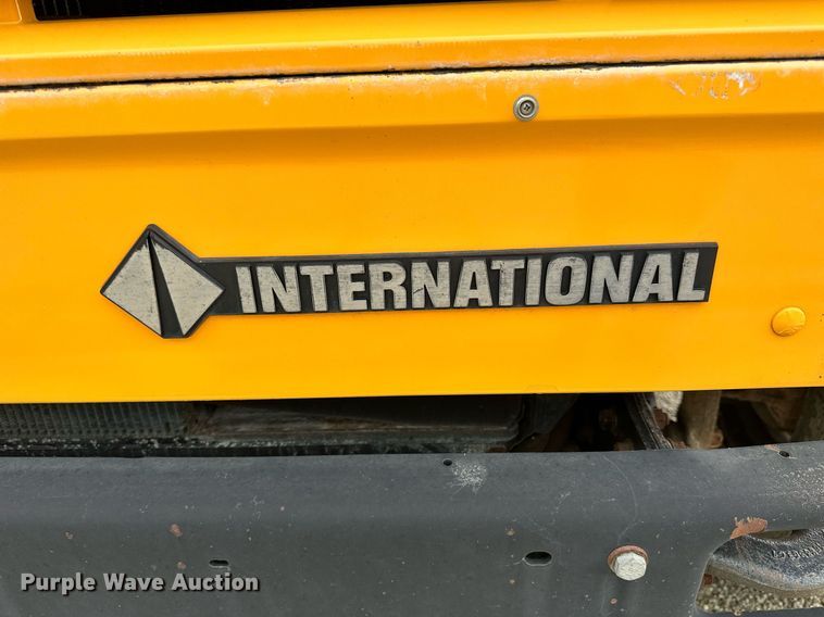 image for item NP9787 1996 International 3800  school bus