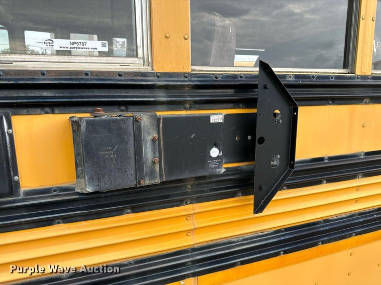 image for item NP9787 1996 International 3800  school bus