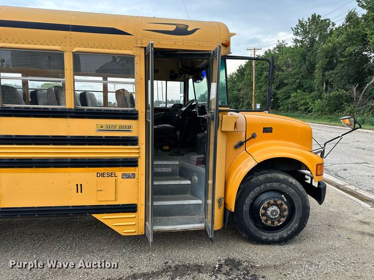 image for item NP9787 1996 International 3800  school bus