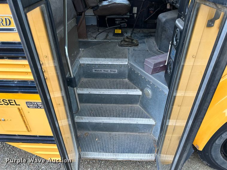 image for item NP9787 1996 International 3800  school bus