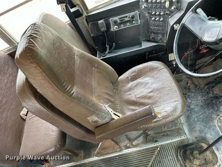 image for item NP9787 1996 International 3800  school bus