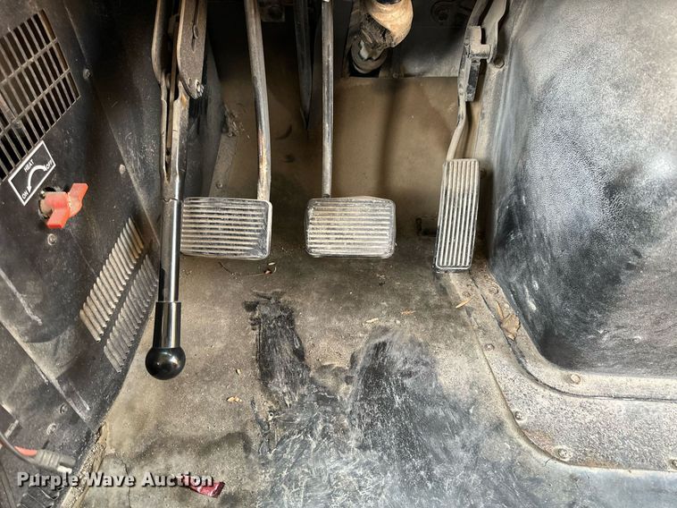 image for item NP9787 1996 International 3800  school bus