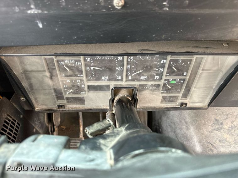 image for item NP9787 1996 International 3800  school bus