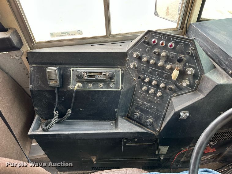 image for item NP9787 1996 International 3800  school bus