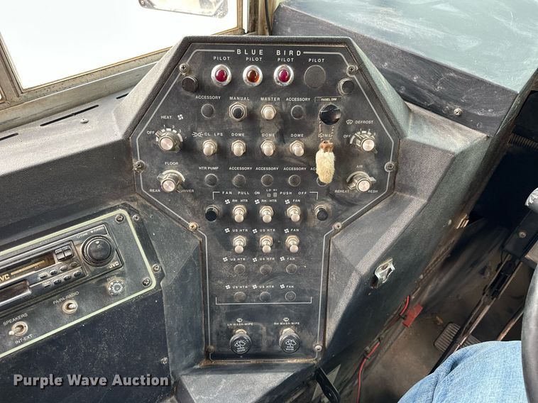 image for item NP9787 1996 International 3800  school bus