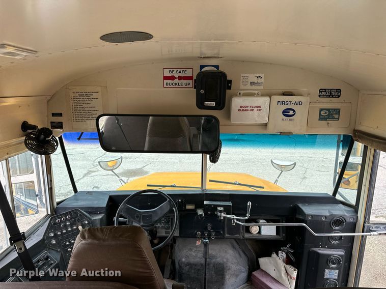 image for item NP9787 1996 International 3800  school bus