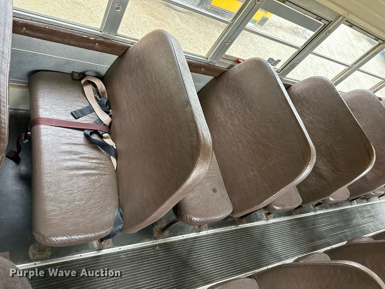 image for item NP9787 1996 International 3800  school bus