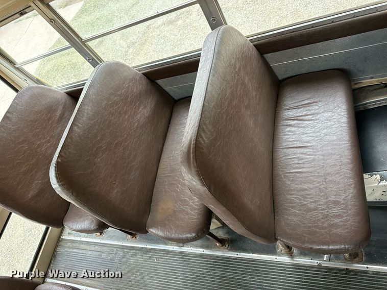 image for item NP9787 1996 International 3800  school bus