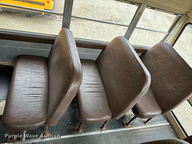 image for item NP9787 1996 International 3800  school bus