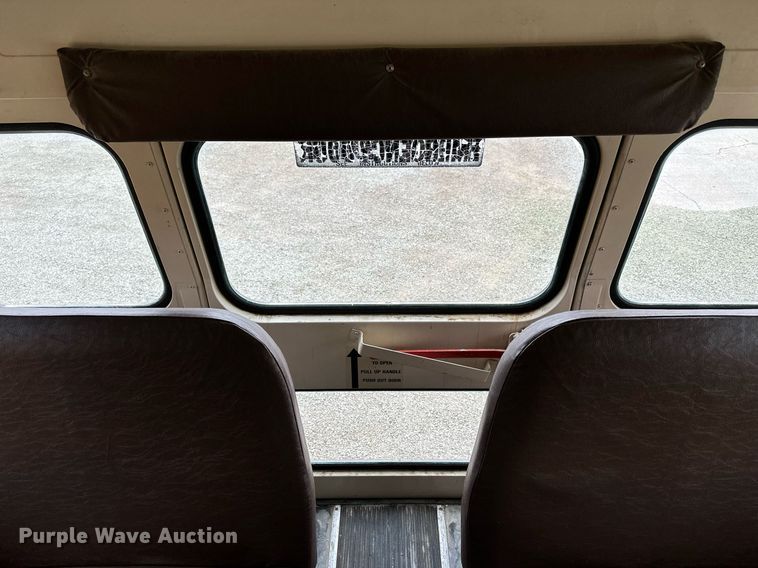 image for item NP9787 1996 International 3800  school bus