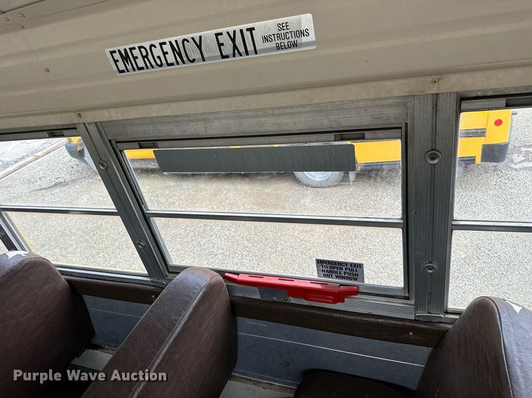 image for item NP9787 1996 International 3800  school bus